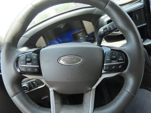 Used 2023 Ford Explorer Platinum w/ Technology Package AWD/4WD image 26