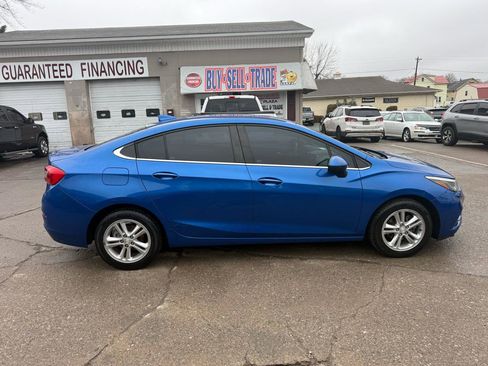 Used 2017 Chevrolet Cruze LT image 5