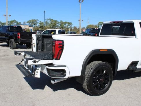 Used 2024 GMC Sierra 2500 AT4 w/ AT4 Premium Plus Package image 11