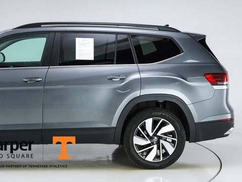 Used 2025 Volkswagen Atlas SE w/ Panoramic Sunroof Package FWD image 44