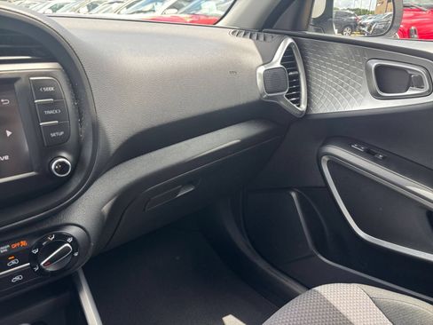 Used 2025 Kia Soul LX w/ LX Technology Package FWD image 33