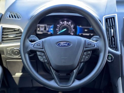 Used 2022 Ford Edge SE image 31