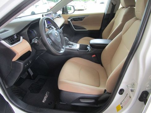 Used 2024 Toyota RAV4 LE AWD/4WD image 23