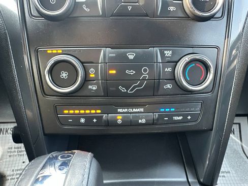 Used 2018 Ford Explorer XLT AWD/4WD image 66