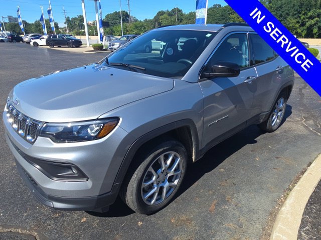 Used 2023 Jeep Compass Latitude AWD/4WD image 3