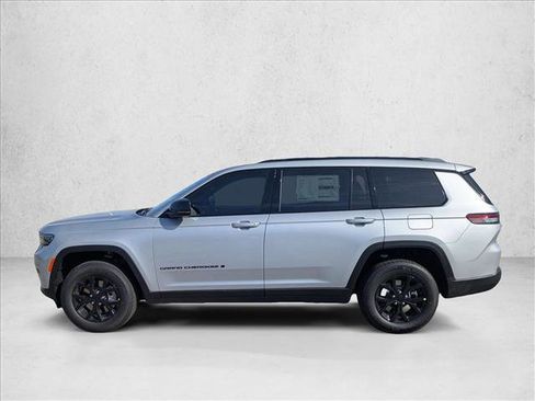 New 2025 Jeep Grand Cherokee L Altitude image 5
