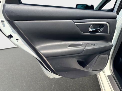 Used 2018 Nissan Altima 2.5 SR FWD image 10
