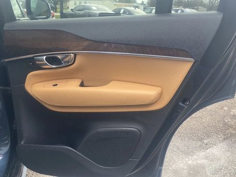 Used 2018 Volvo XC90 T6 Momentum w/ Convenience Package image 19