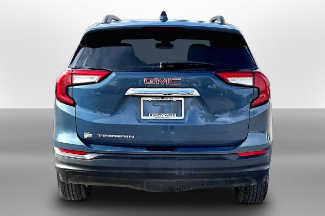 Used 2024 GMC Terrain SLE w/ Driver Convenience Package FWD image 4