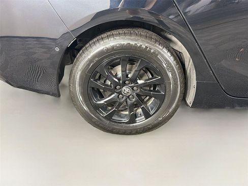 Used 2022 Toyota Prius AWD image 34