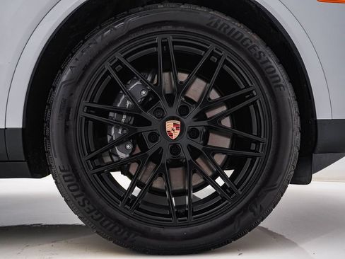 Certified 2026 Porsche Cayenne AWD/4WD image 13