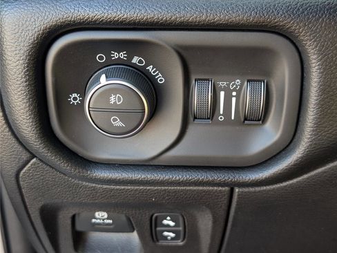 Used 2019 RAM 1500 Laramie image 22