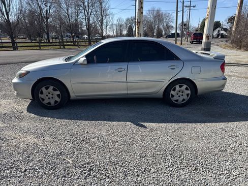 Used 2002 Toyota Camry LE image 3
