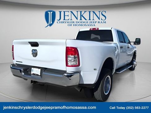 Used 2024 RAM 3500 Big Horn AWD/4WD image 4