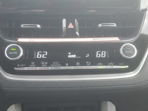 Used 2025 Toyota Corolla Cross XLE AWD/4WD image 19