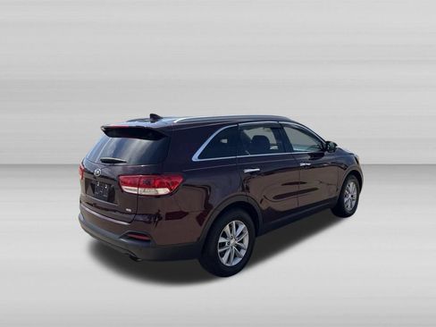 Used 2017 Kia Sorento FWD w/ LX Convenience Package image 4