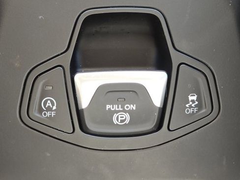 Used 2023 Jeep Renegade Limited w/ Sun/Sound Group image 17