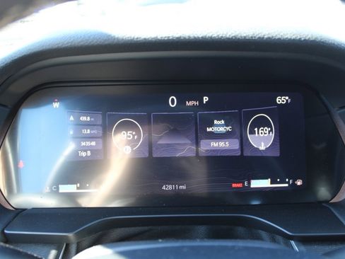 Used 2023 Jeep Grand Cherokee L Laredo image 16