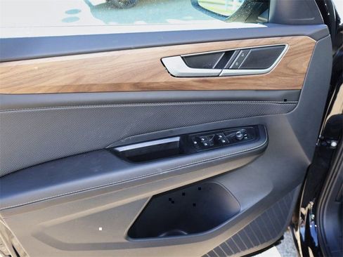 New 2026 Volkswagen Atlas SE image 13