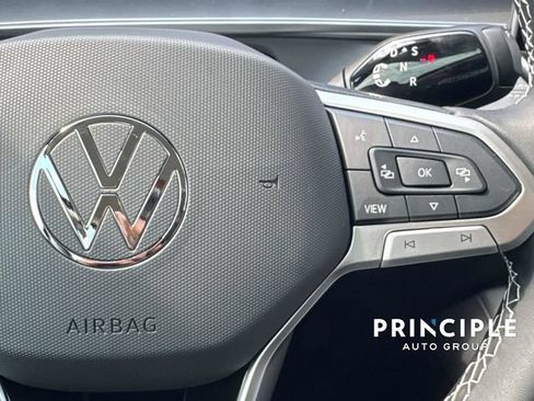 Used 2025 Volkswagen Tiguan SE FWD image 24