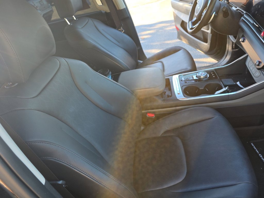 Used 2025 Kia Carnival EX FWD image 30