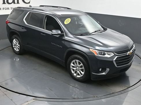 Used 2020 Chevrolet Traverse LT w/ Driver Confidence II Package image 48