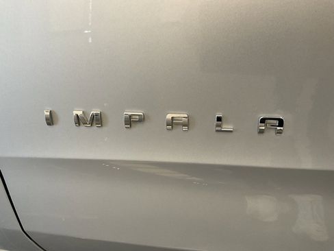 Used 2016 Chevrolet Impala LT w/ Convenience Package image 21