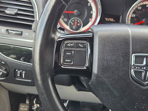 Used 2019 Dodge Grand Caravan SXT FWD image 27