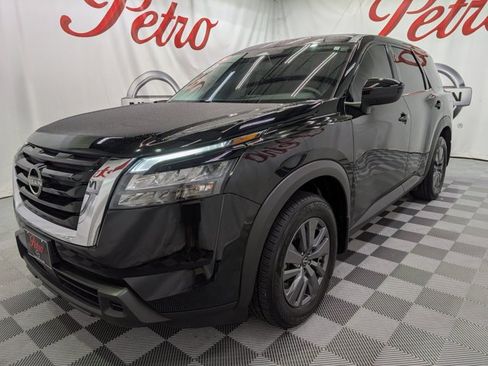 Certified 2024 Nissan Pathfinder S FWD image 1