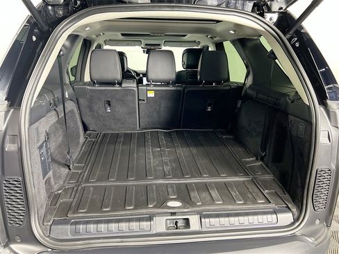 Used 2024 Land Rover Discovery S image 28