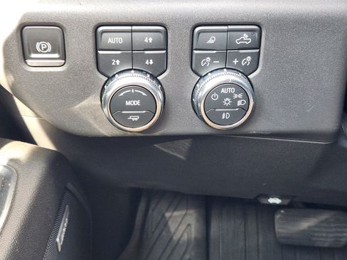 Used 2023 GMC Sierra 1500 SLT AWD/4WD image 19