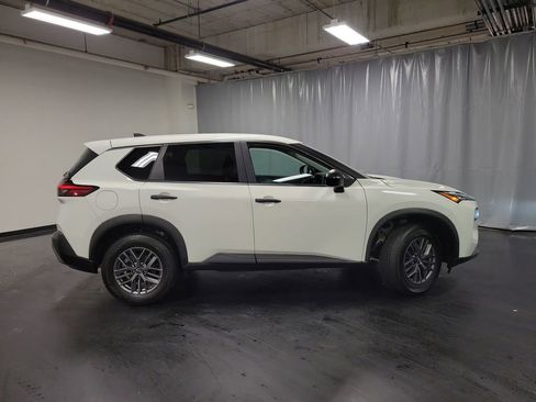Used 2023 Nissan Rogue S AWD/4WD image 9