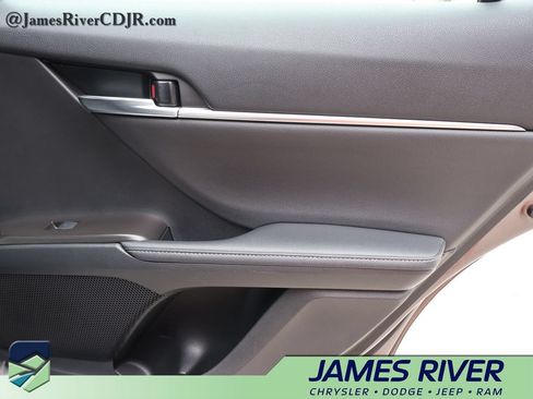 Used 2024 Toyota Camry XSE FWD image 11