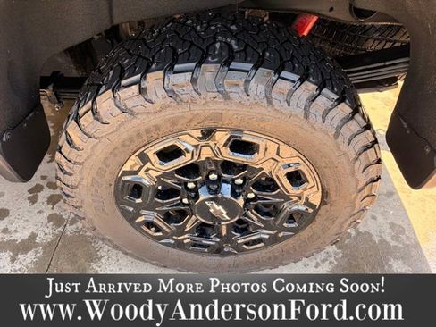 Used 2024 Chevrolet Silverado 2500 LTZ w/ LTZ Plus Package AWD/4WD image 7