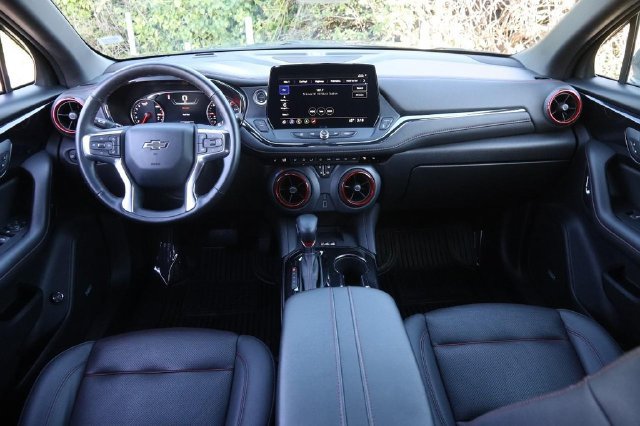 Used 2025 Chevrolet Blazer RS FWD image 24