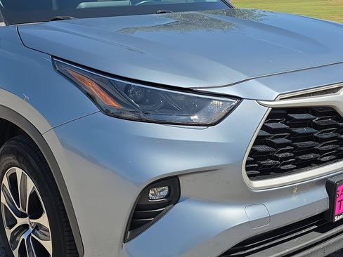Used 2023 Toyota Highlander XLE FWD image 27