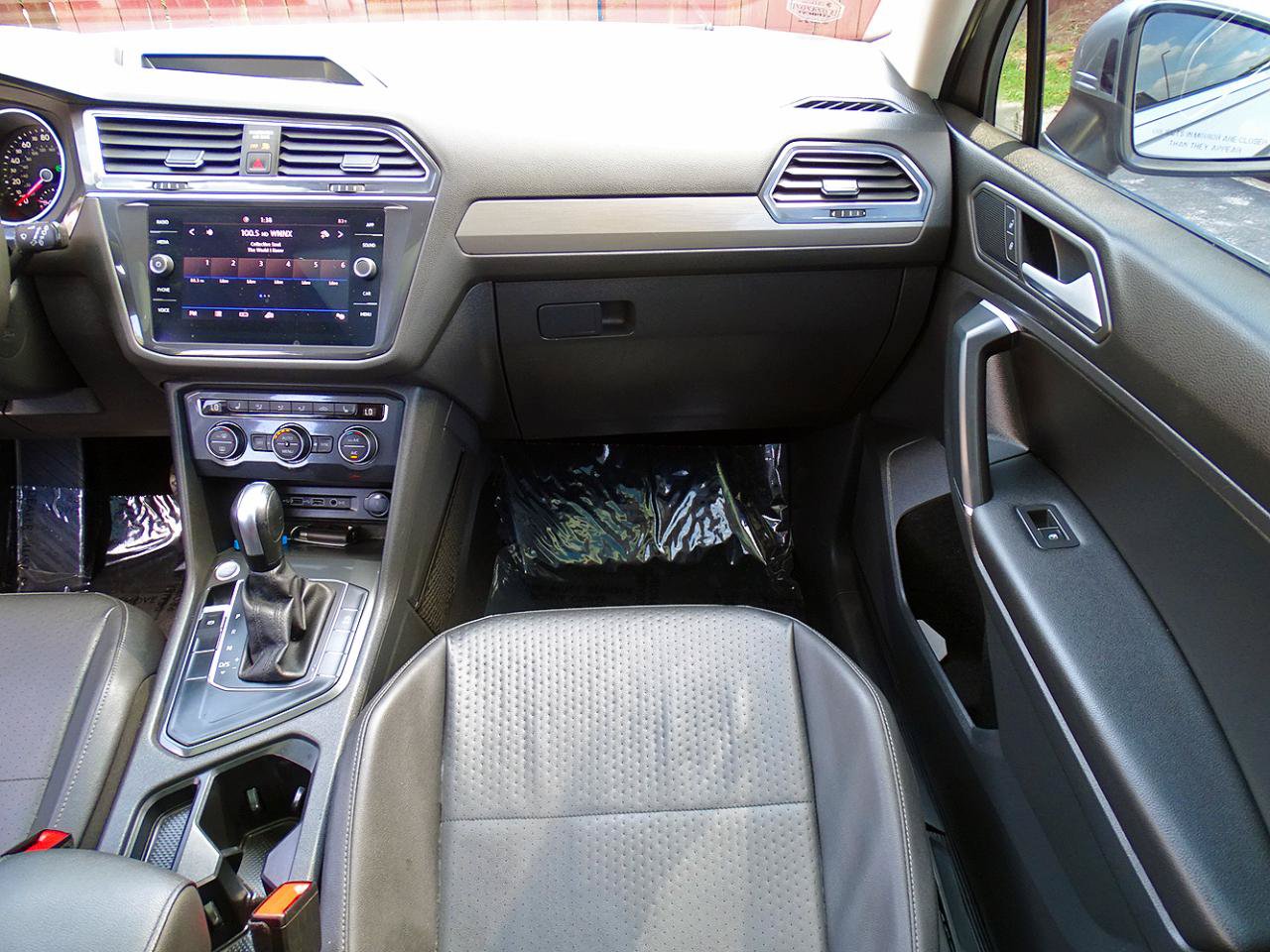 Used 2020 Volkswagen Tiguan SE w/ Panoramic Sunroof Package FWD image 28