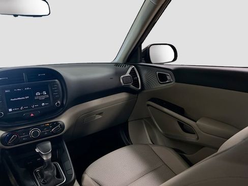 Certified 2025 Kia Soul LX w/ LX Technology Package FWD image 22