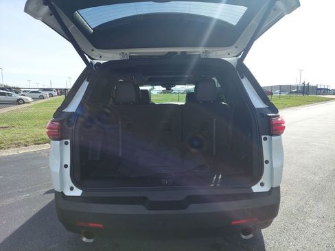 Used 2023 Chevrolet Traverse RS image 31