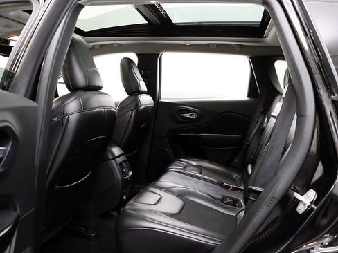 Used 2019 Jeep Cherokee Latitude Plus image 12