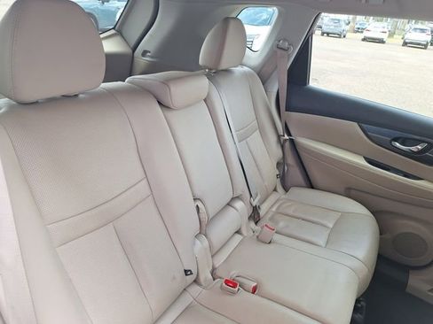 Used 2016 Nissan Rogue SL image 18