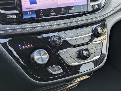 Used 2021 Chrysler Pacifica Touring w/ S Appearance Package image 13