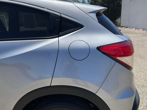 Used 2022 Honda HR-V EX image 11