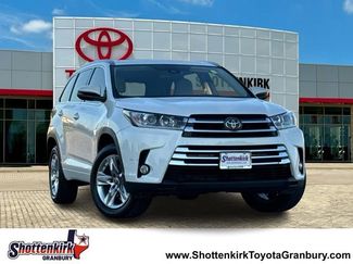 Used 2017 Toyota Highlander Limited FWD video 1