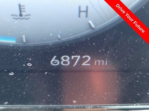 Used 2025 Hyundai Elantra SEL FWD image 8