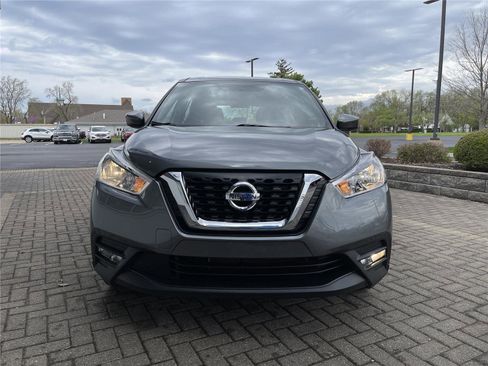 Used 2019 Nissan Kicks SR image 8