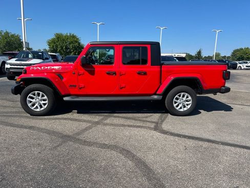 Used 2023 Jeep Gladiator Sport AWD/4WD image 6