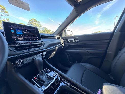 New 2026 Jeep Compass Latitude AWD/4WD image 25