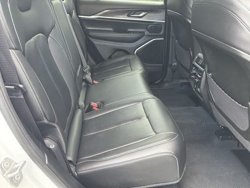 Used 2022 Jeep Grand Cherokee Limited RWD image 18