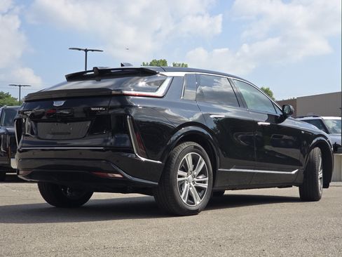 Used 2024 Cadillac Lyriq Tech AWD/4WD image 14